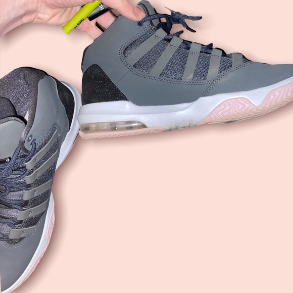 Jordan Max Aura 3 pink and grey - Picture 3 of 4